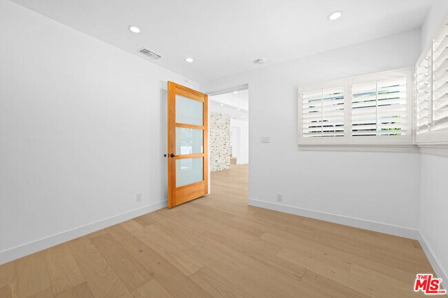 Building Photo - 435 Dalehurst Ave