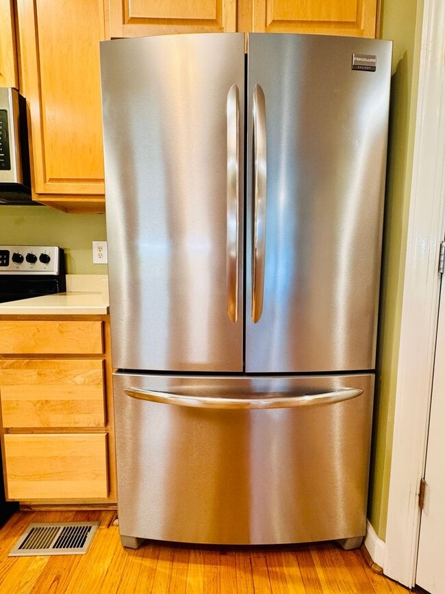 Building Photo - Gorgeous One Level Home in Chapel Hill