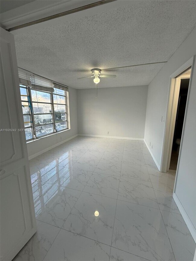 Building Photo - 3091 N Course Dr