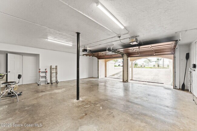 Building Photo - 3553 S Washington Ave