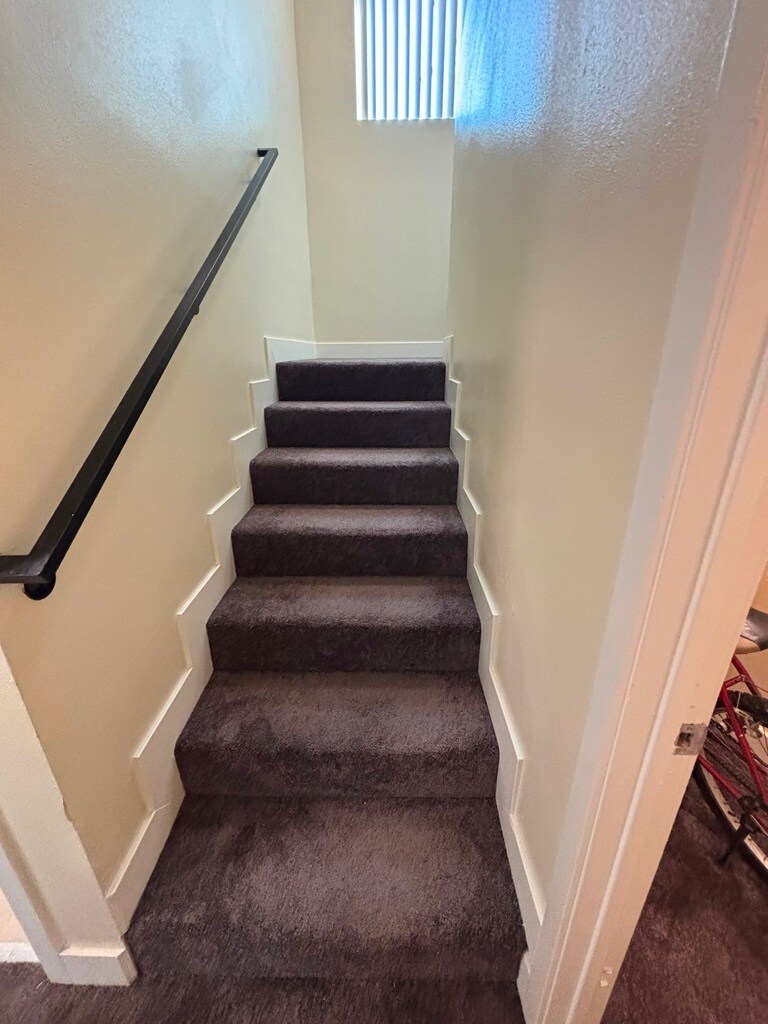 Building Photo - 632 W 94th St