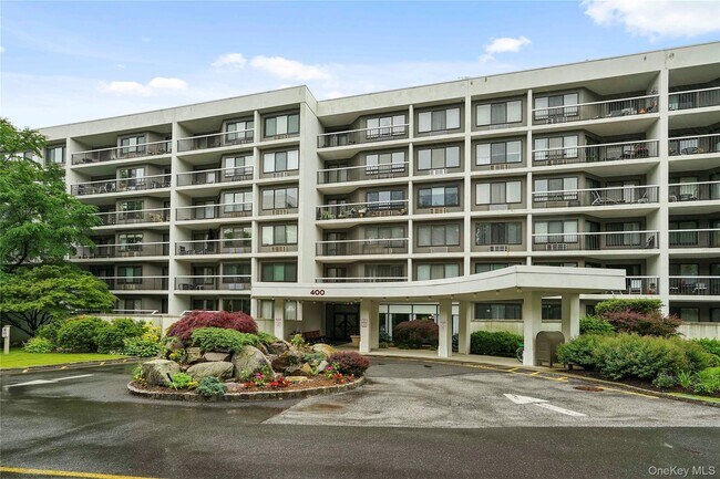 Building Photo - 400 High Point Dr