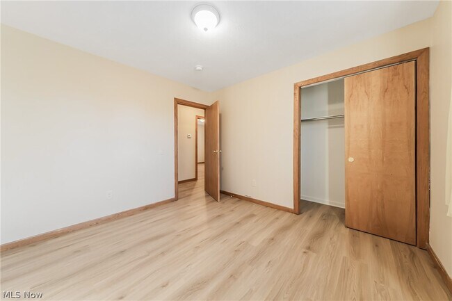 Building Photo - 8122 Brookside Dr