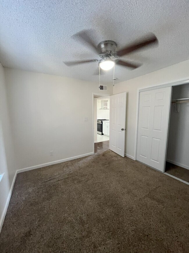 Building Photo - Upstairs Unit!! Under New Management!! Und...