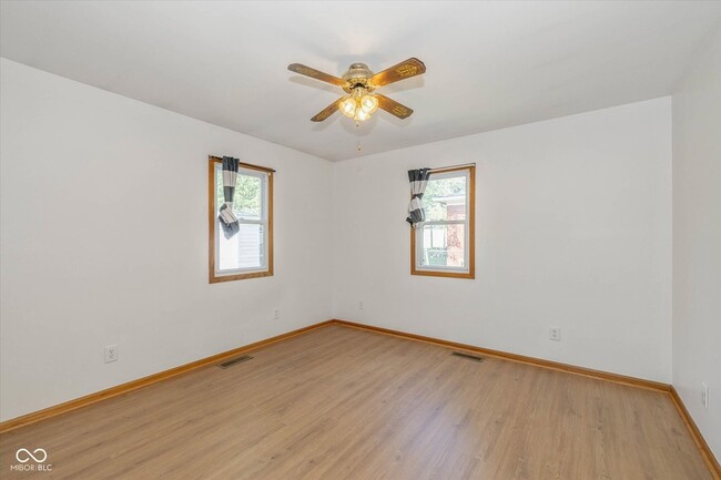 Building Photo - 900 Yandes St