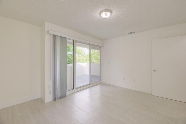 Building Photo - 2100 Brickell Ave