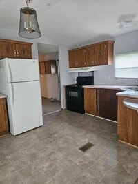 Building Photo - 2 Bedroom, 2 Bath Mobile Home in Yorktowne, Winchester!