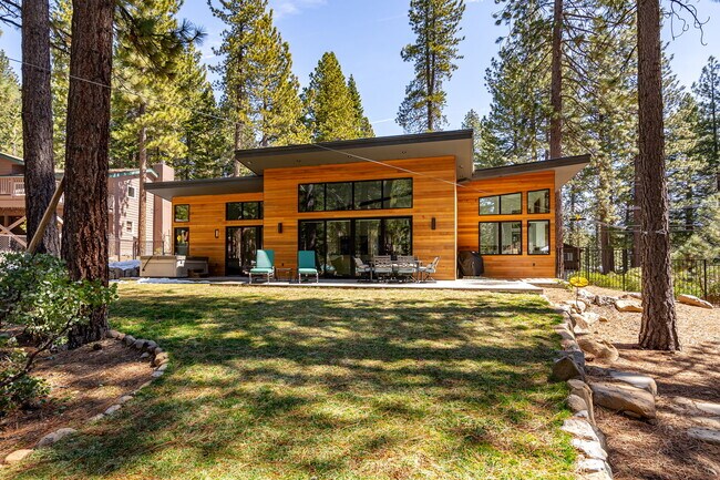 Building Photo - 207 Allen Way