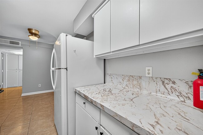 Building Photo - 7703 Moonmist Dr