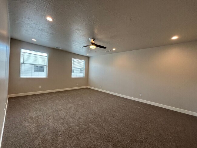 Building Photo - BRAND NEW TOWNHOME FOR RENT!