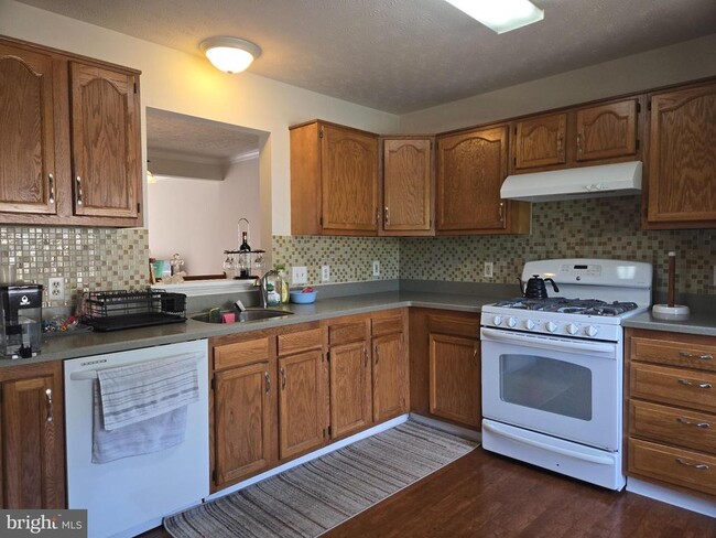 Building Photo - 206 Park Brook Ct
