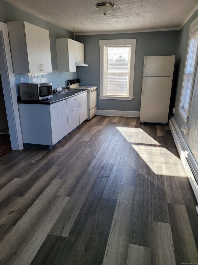 Building Photo - 25 S Main St