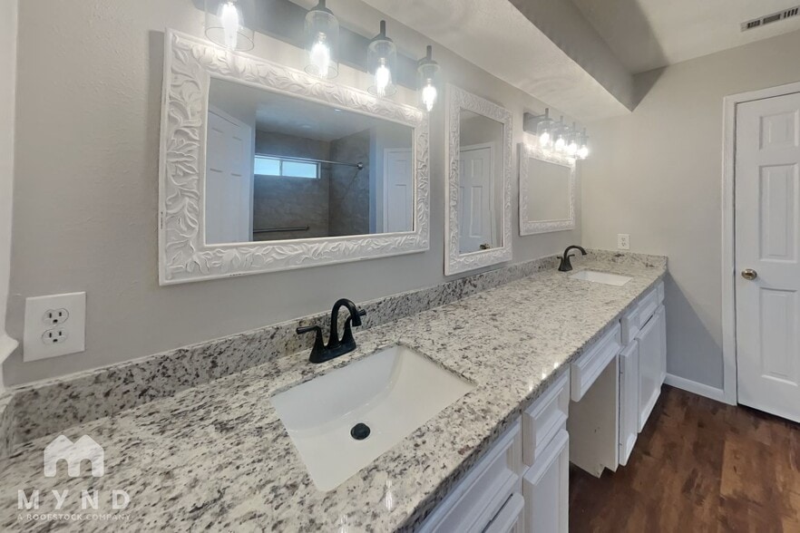 Building Photo - 16915 Misty Creek Dr