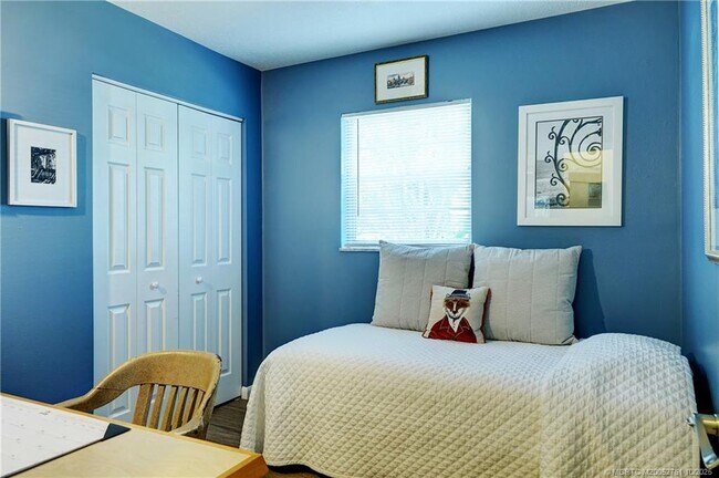 Building Photo - 905 SE Flamingo Ave