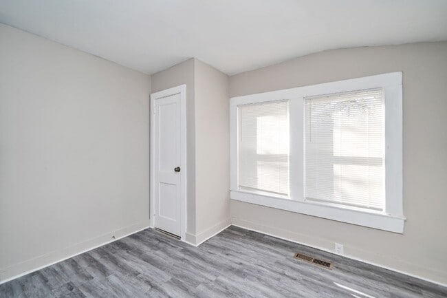 Building Photo - STUNNINGLY REMODELED • SUPER SPACIOUS • WON’T LAST LONG!