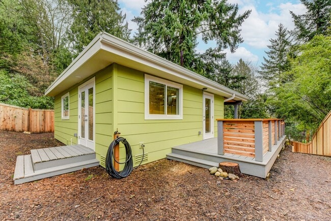 Building Photo - A Fresh, Open Home for a Relaxed Life by the Lake