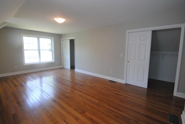 Building Photo - 46 Cherrywood Dr