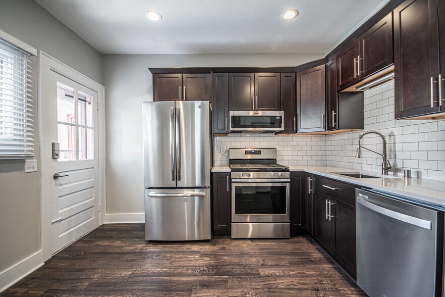 Building Photo - 1014 E Pearson St