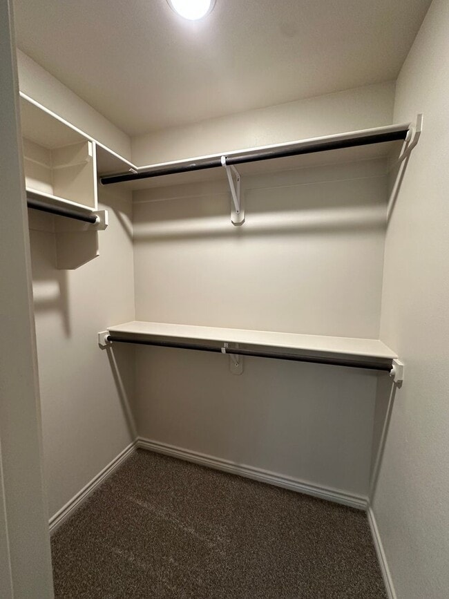 Building Photo - Move-In Ready & Made for Memories