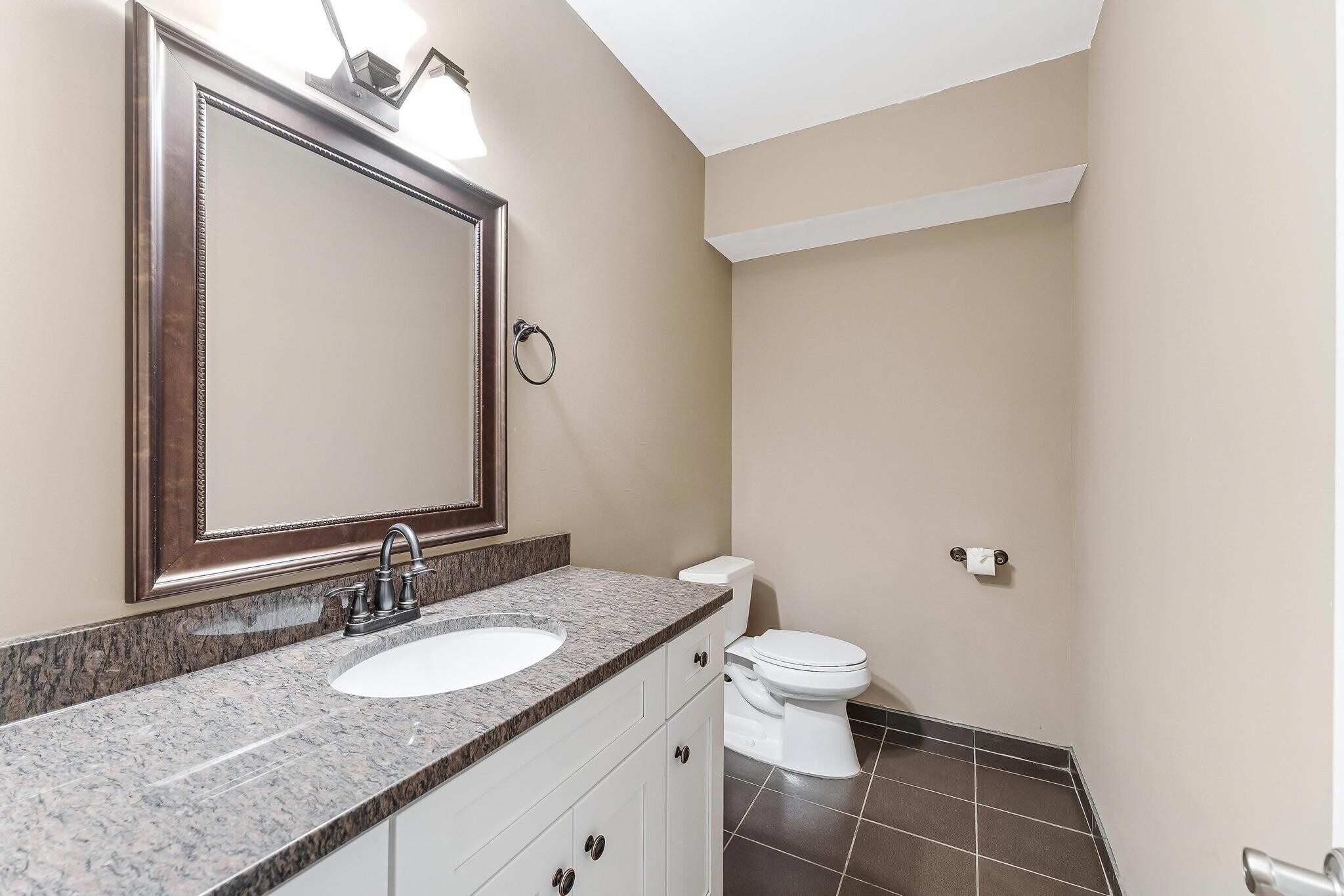 Building Photo - 829 Golden Arrow St