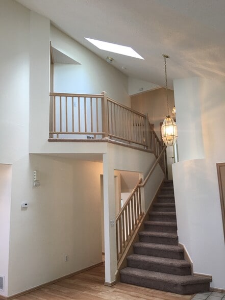 Vaulted Ceilings - 10710 Kimball St