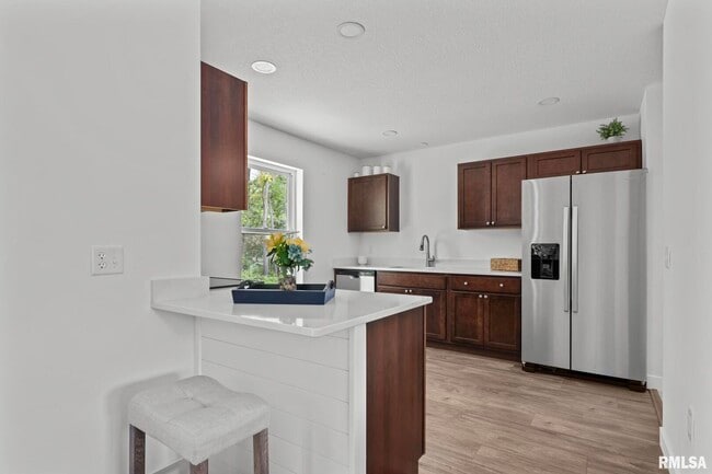 Building Photo - 813 WILLIAMS Way