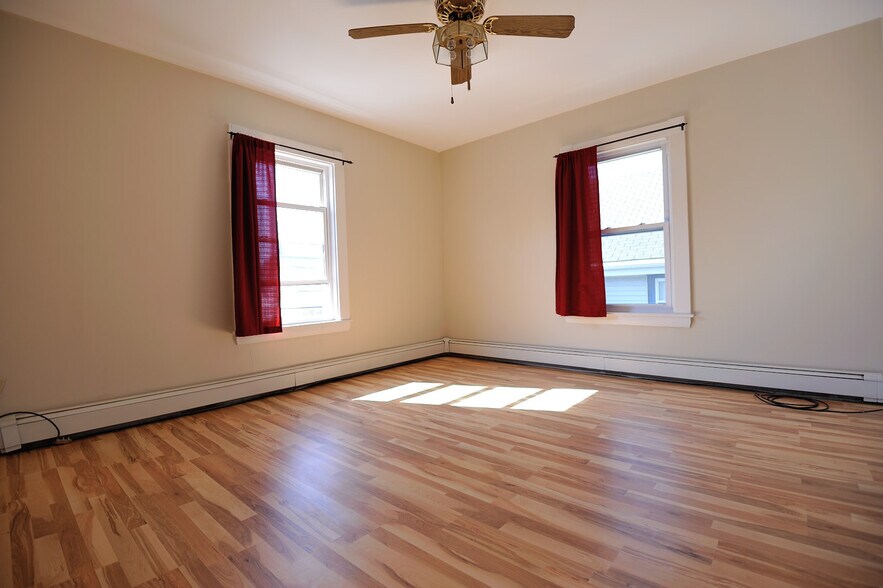 Primary Photo - 51 Green St