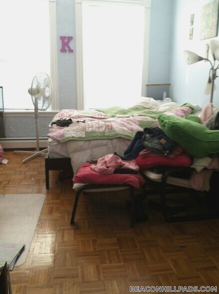 Building Photo - 40 Anderson St