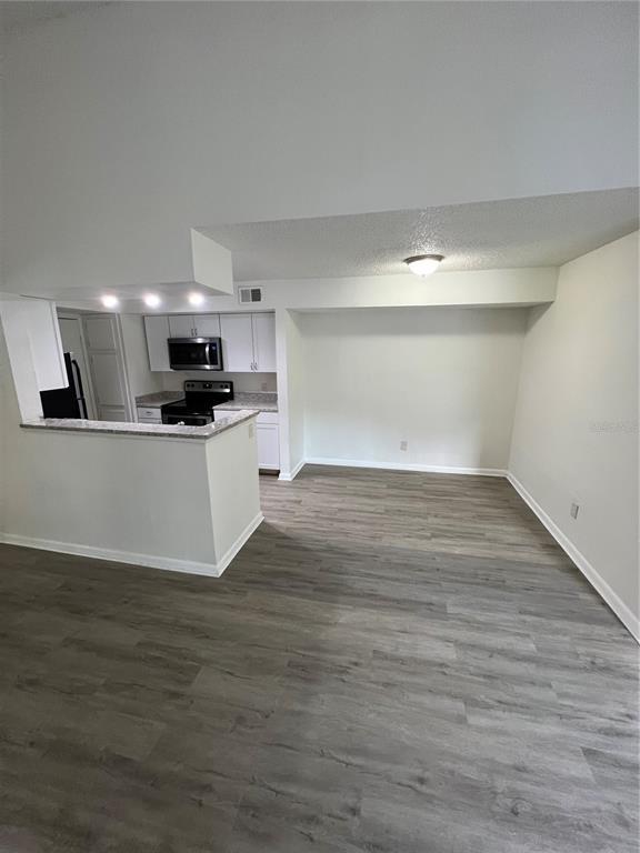 Building Photo - 4200 Thornbriar Ln