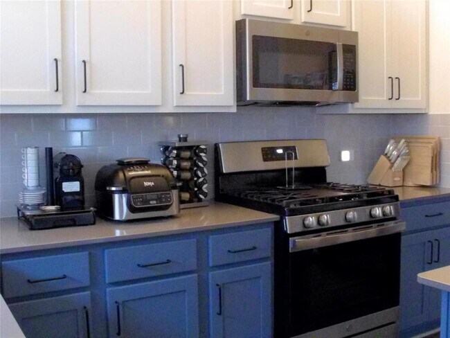 Building Photo - 10629 Sunday Dr