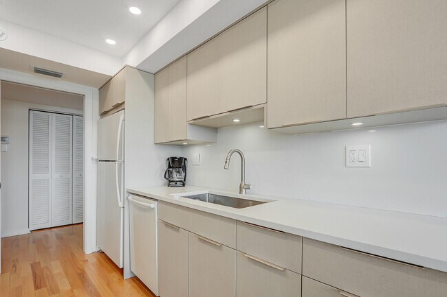 Building Photo - 5480 N Ocean Dr