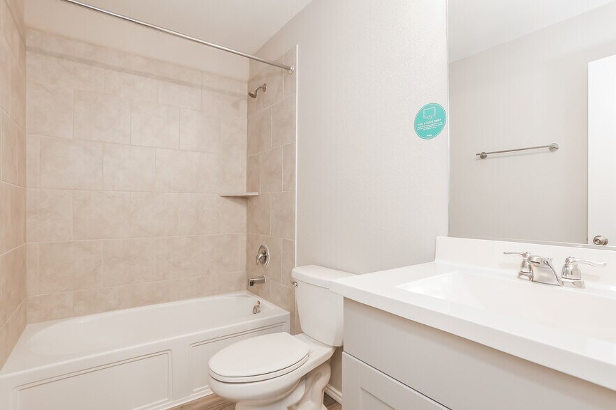 Building Photo - 825 Amberwood Ct