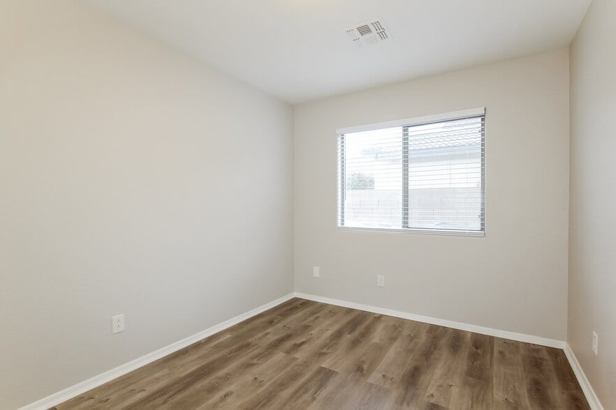 Building Photo - 13928 N 133rd Ln