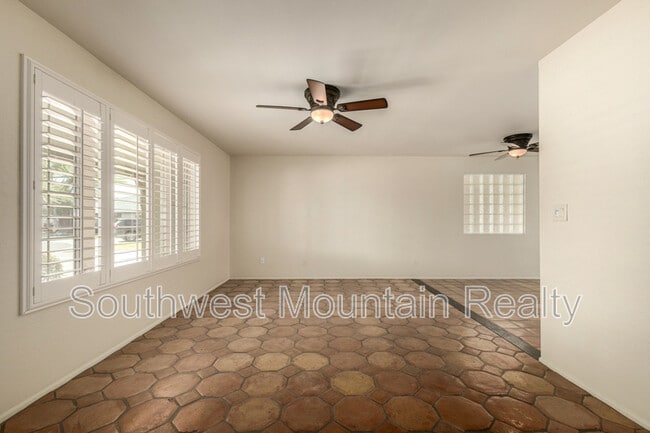 Building Photo - 8538 E Mitchell Dr