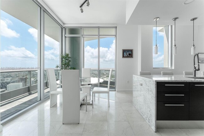 Building Photo - 900 Biscayne Blvd