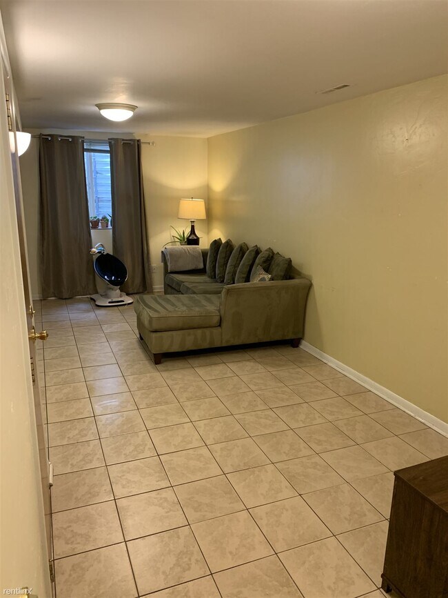 Building Photo - 2 br, 1 bath 4plex - 2959 Newton Street B