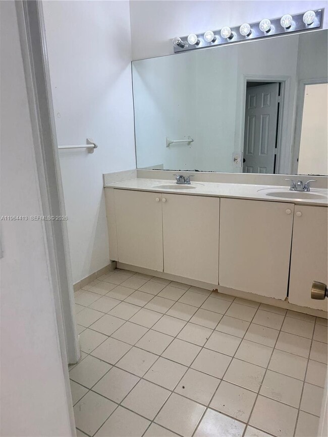 Building Photo - 2117 NE 7th St