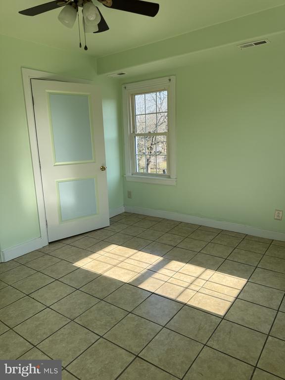 Building Photo - 332 E Broadway