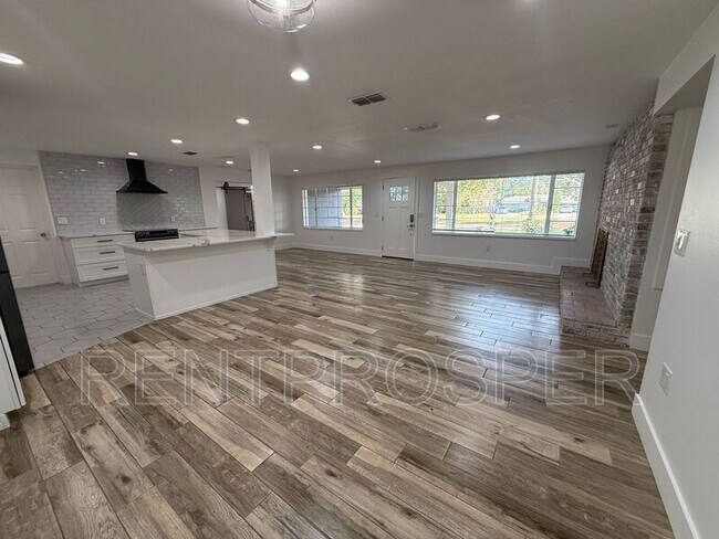 Building Photo - 1130 W Lake Brantley Rd