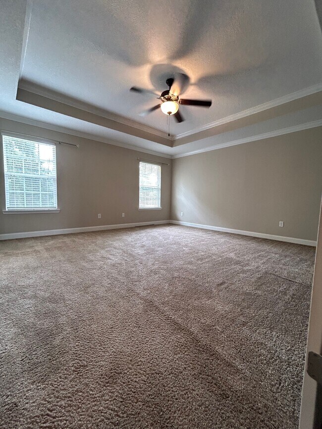 Building Photo - 709 Highgrove Ct