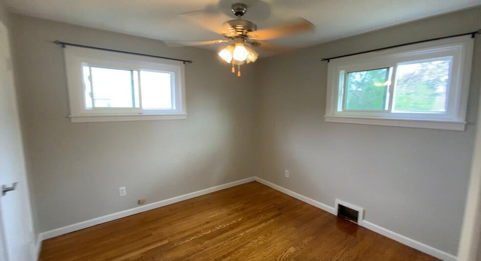 Building Photo - 73 Kenway Dr