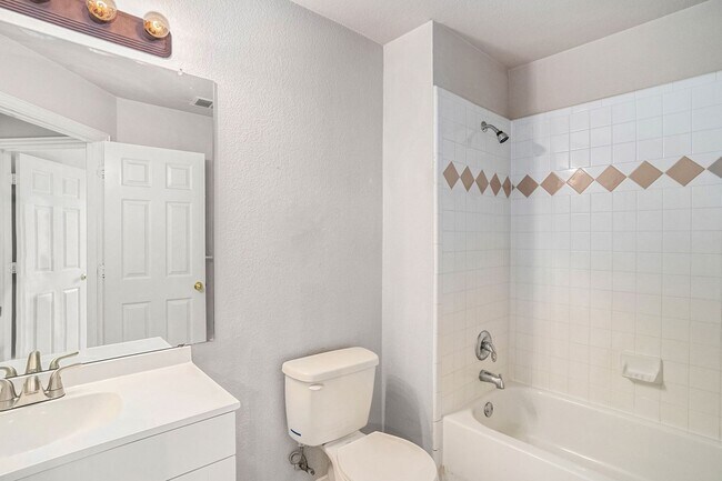 Building Photo - Beautifully Crafted 5 Bedroom 4 Bath in Flower Mound!