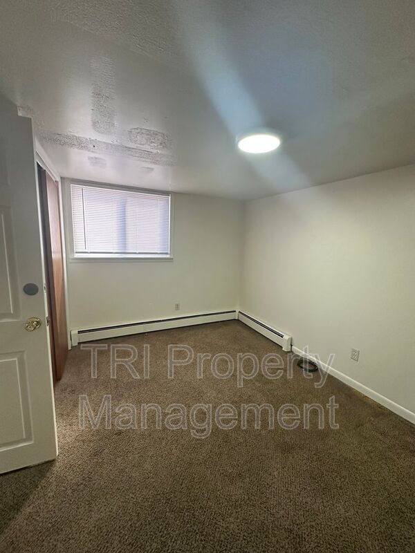 Building Photo - 1017 1/2 Cranford Place