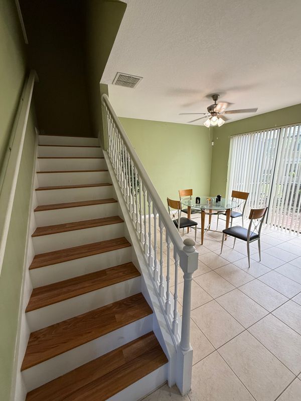 Building Photo - 1319 Clove Dr
