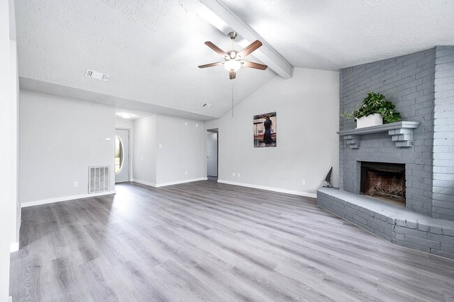 Building Photo - 8434 Quailcrest Dr