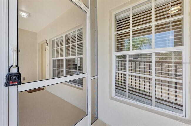 Building Photo - 400 Mirabella Cir