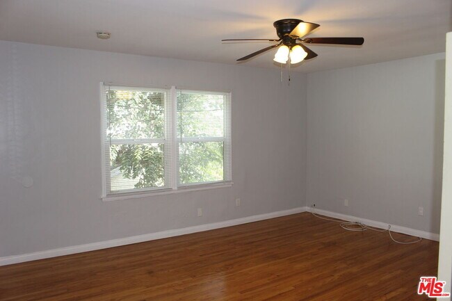 Building Photo - 1154 Irolo St