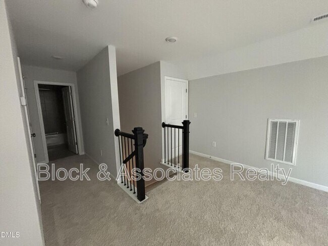 Building Photo - 2105 Goudy Dr