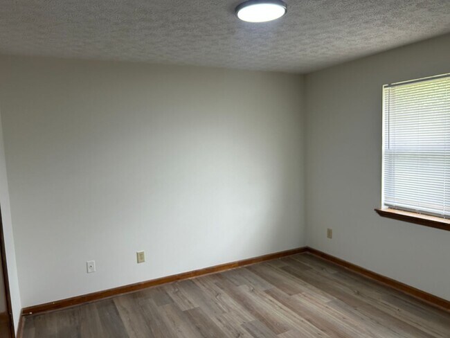 Building Photo - 109/111 Deer Creek Ct