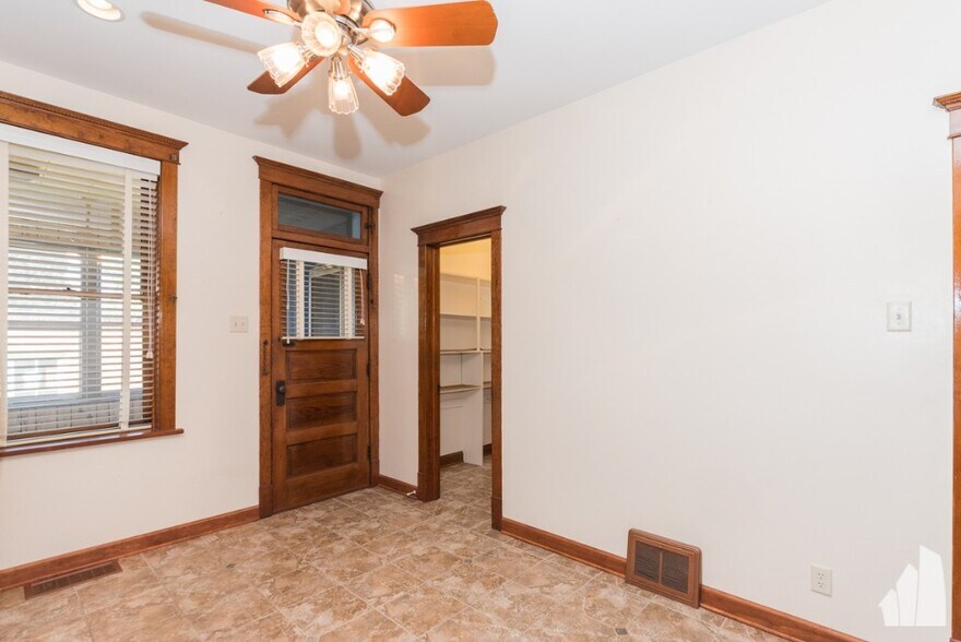 Building Photo - 3710 N Damen Ave
